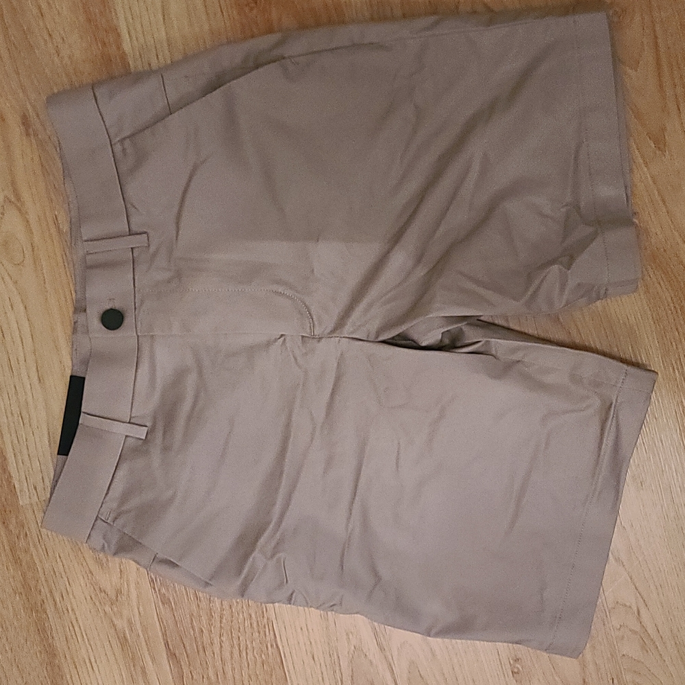 Banana Republic 9in core temp shorts